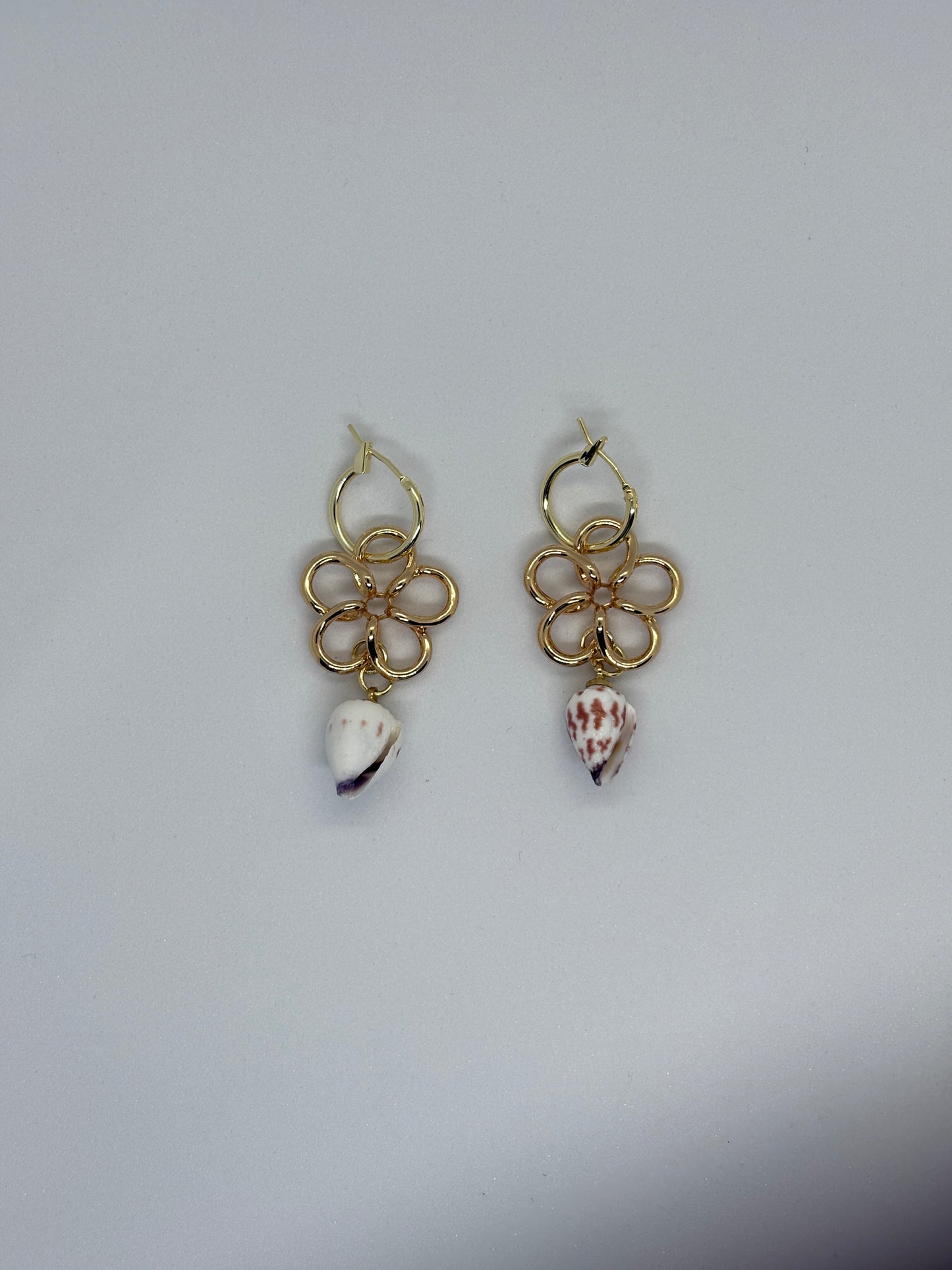 Tiare pendant x cone shell Hoops