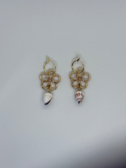 Tiare pendant x cone shell Hoops